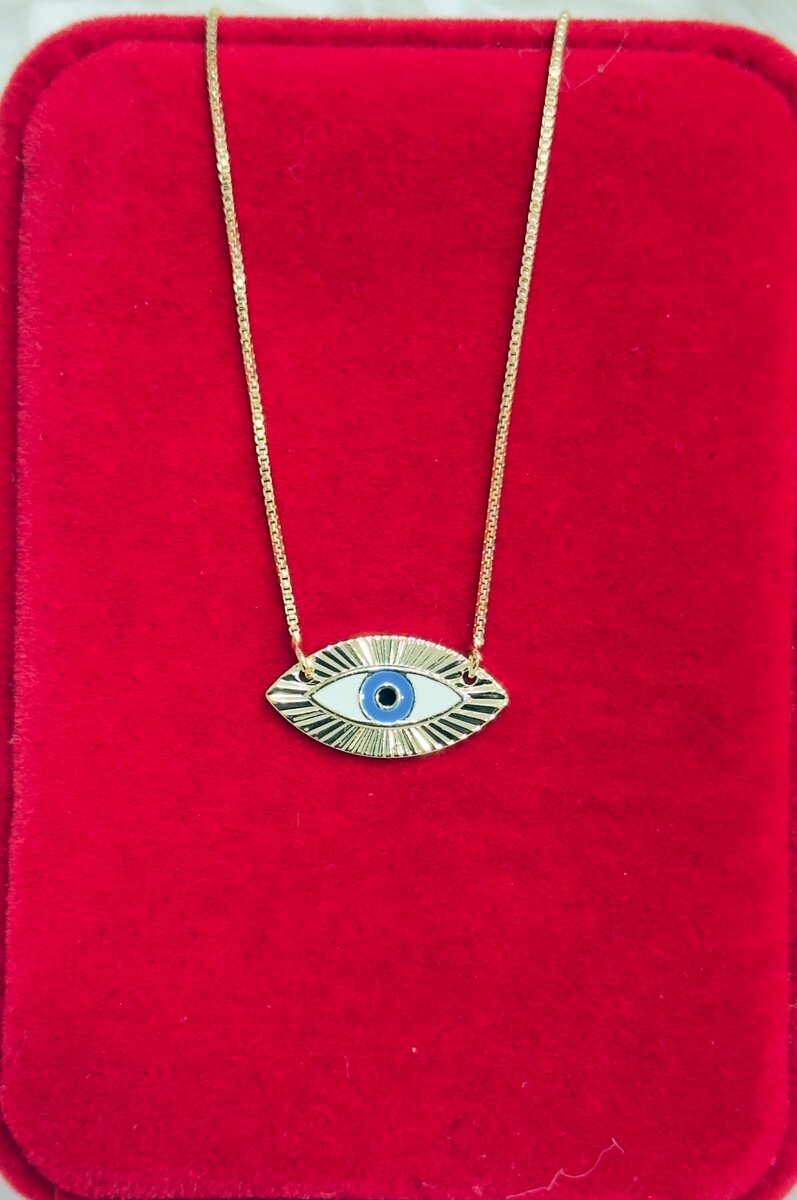 Collier en or avec pendentif croix