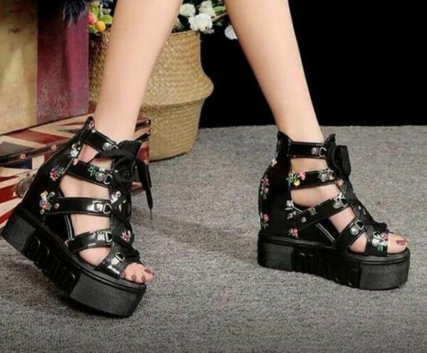 Sandales compensées noires femme