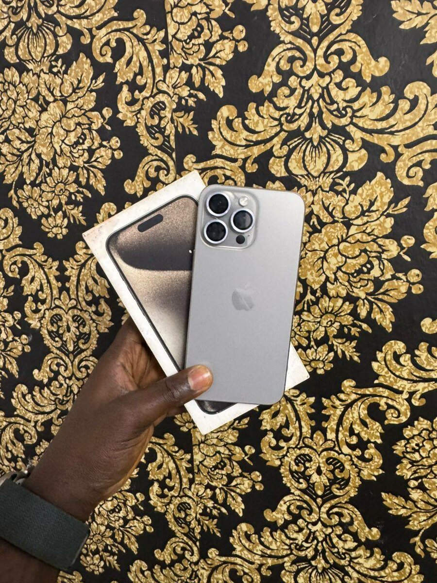 Smartphone haut de gamme argent