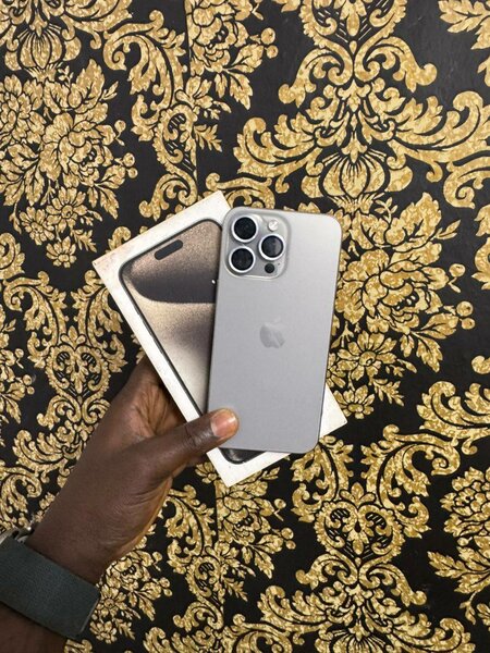 Smartphone haut de gamme argent