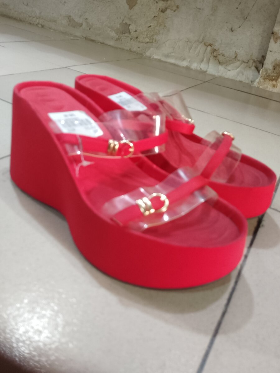 Sandales compensées transparentes