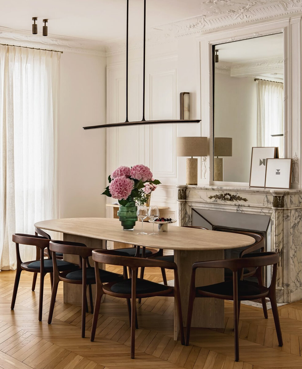 Table à manger en bois élégant