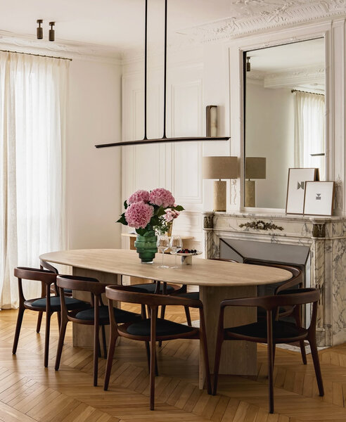 Table à manger en bois élégant