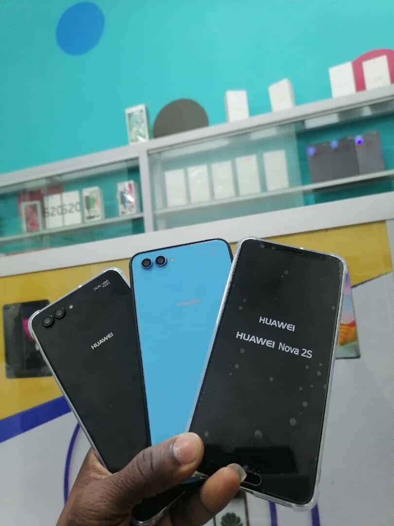 Huawei Nova 2s
