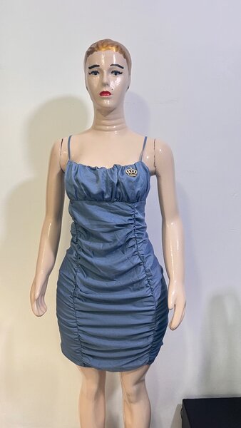 Robe bleue satinée