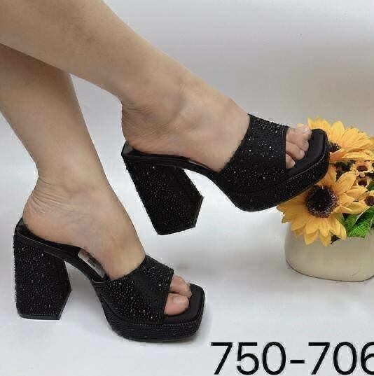 Mules à talons noirs glamour