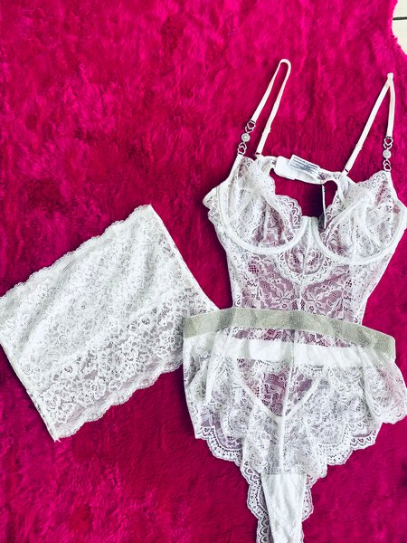 Ensemble de lingerie dentelle blanche