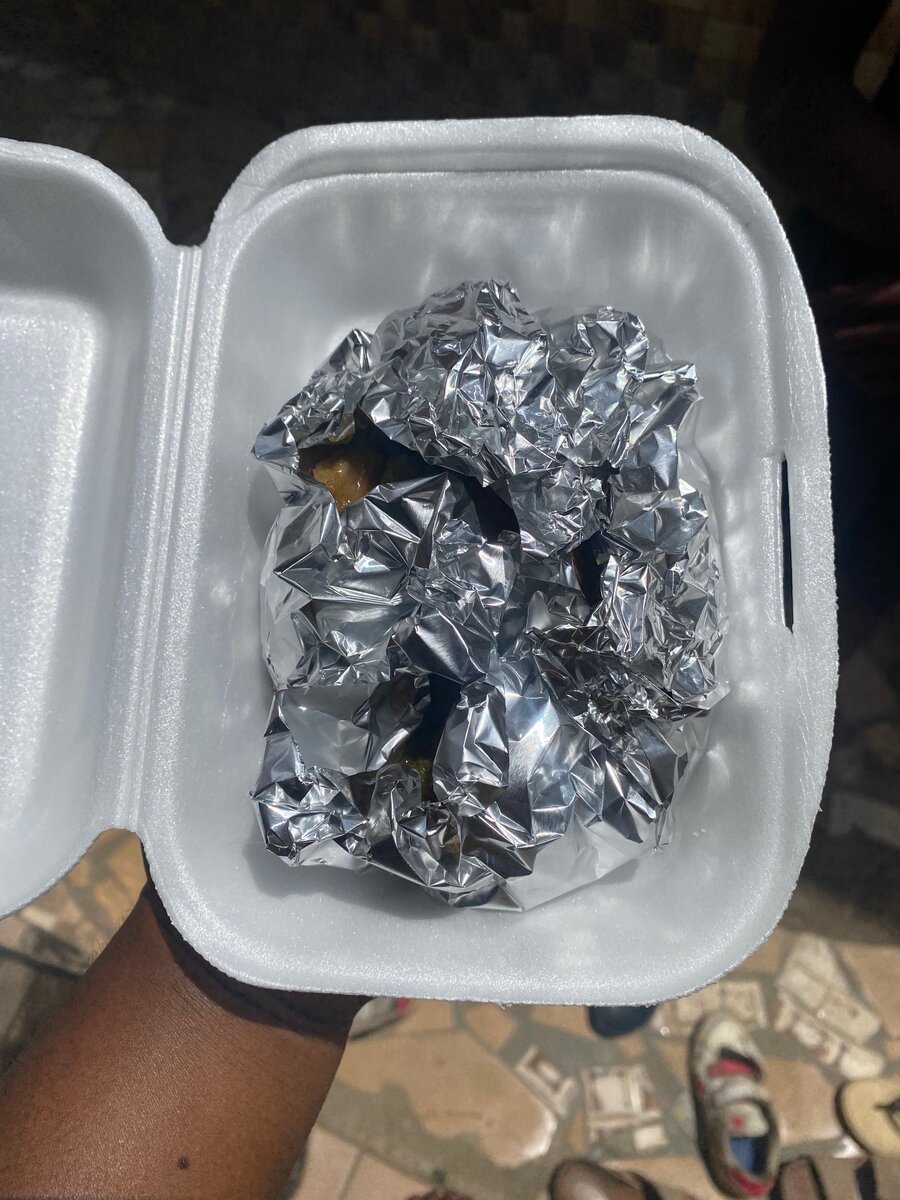 Repas de viande épicé à emporter