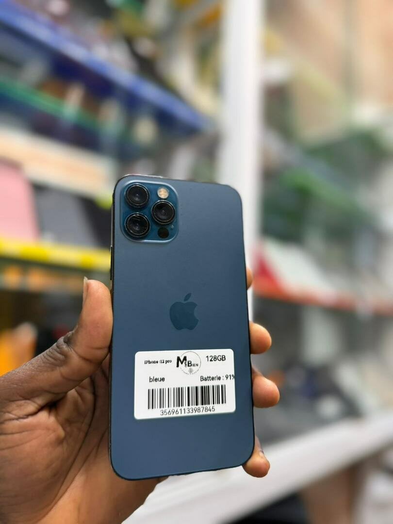 iPhone XR et 12 Pro Max - Occasion