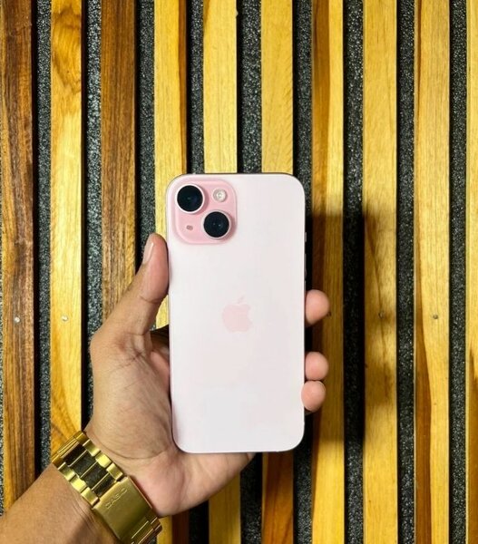 iPhone 15 moderne rose