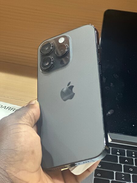 iPhone 13Pro max noir 256 Go