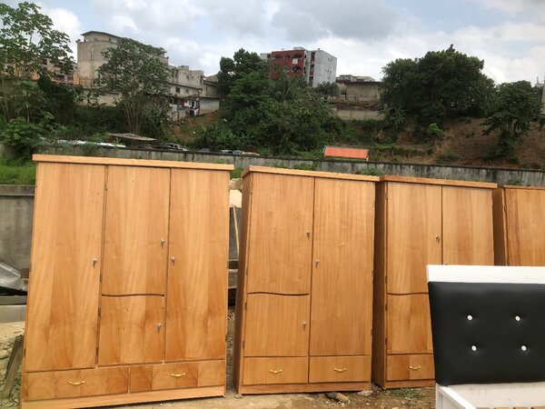 Durable et bien traité   Placard : (2 porte)::90000f  Placar