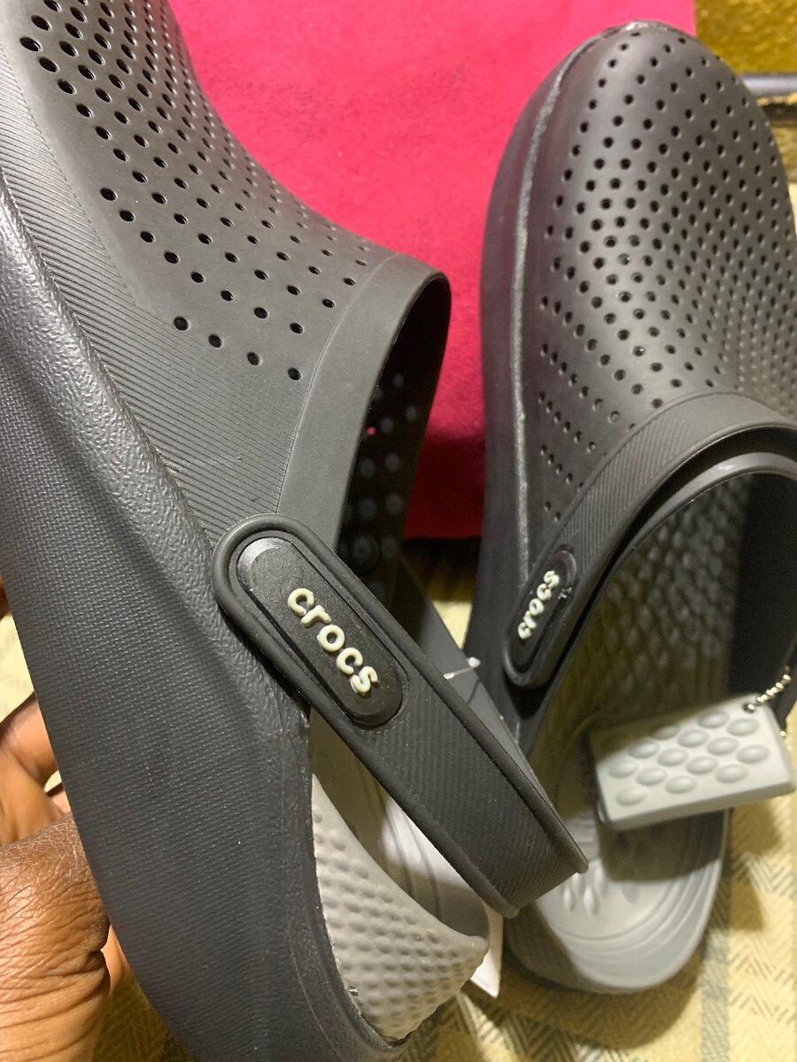 Crocs noirs