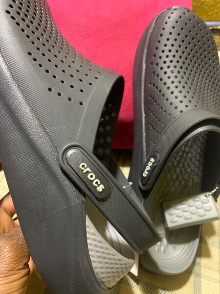 Crocs noirs
