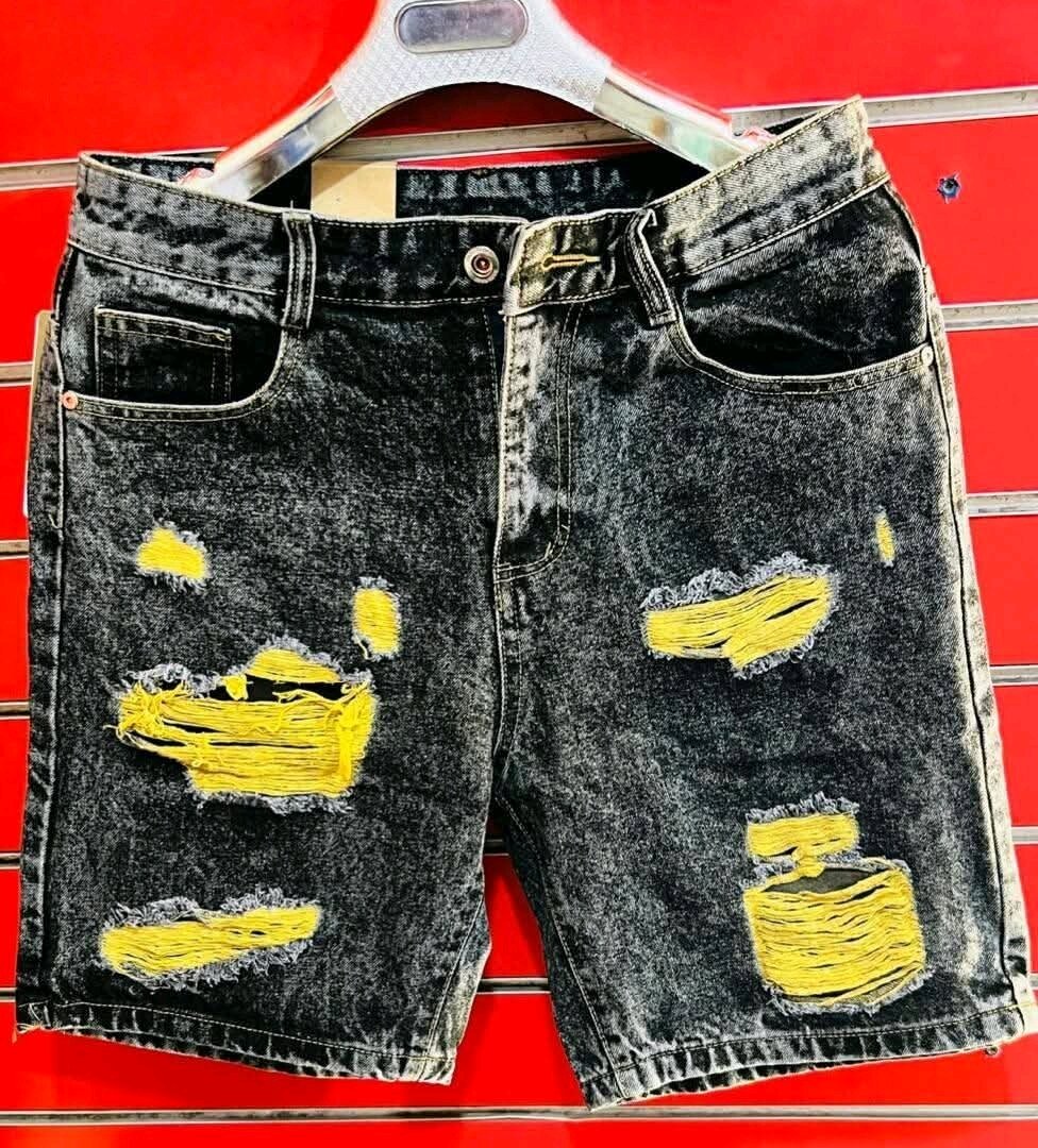 Shorts en jean déchirés tendance