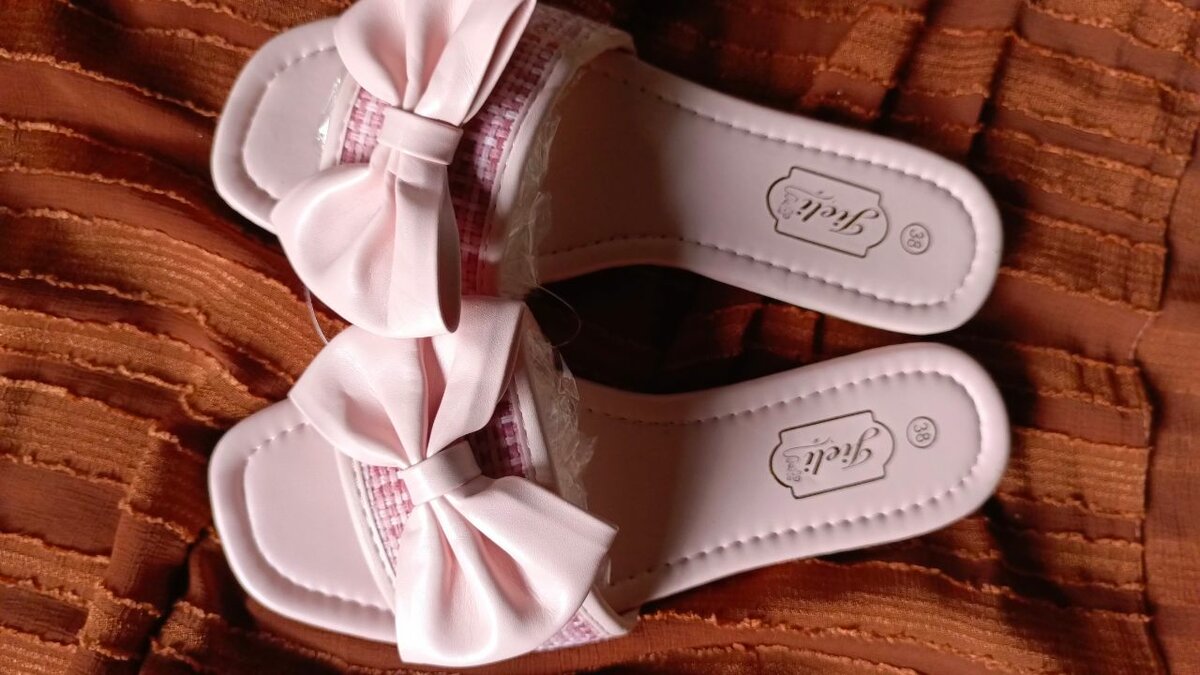 Mules élégantes avec noeud