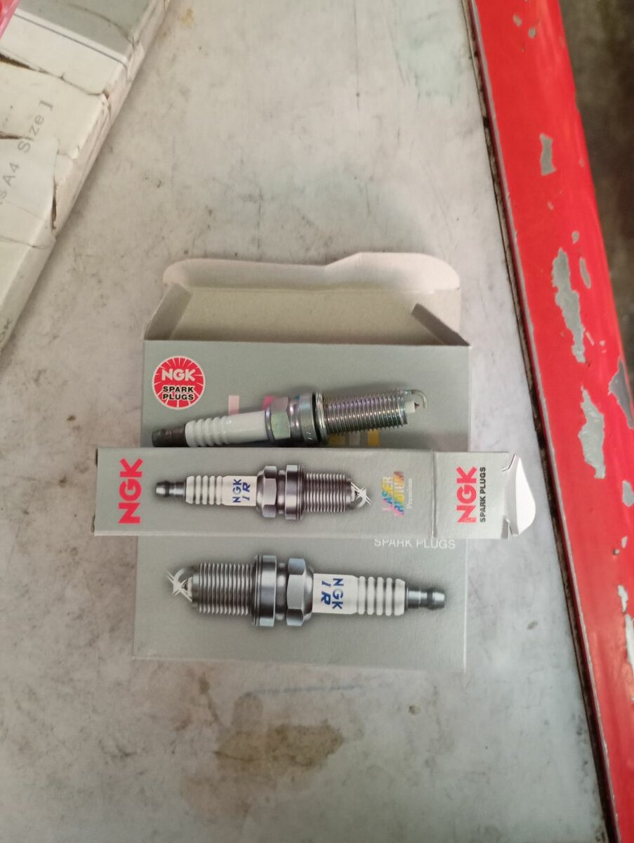 NGK свечи для двигателя