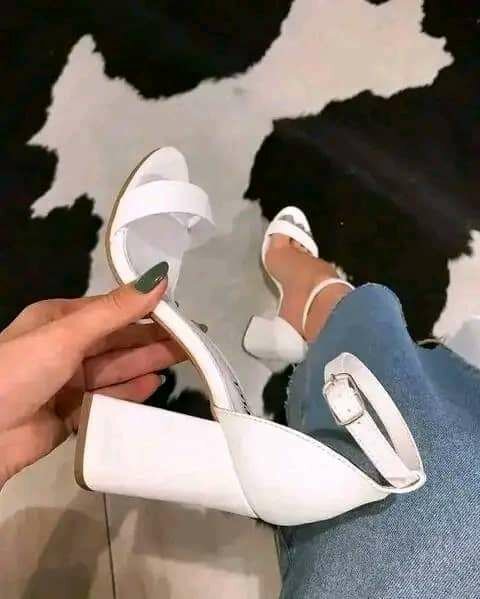 Ensemble chic bordeaux et blanc