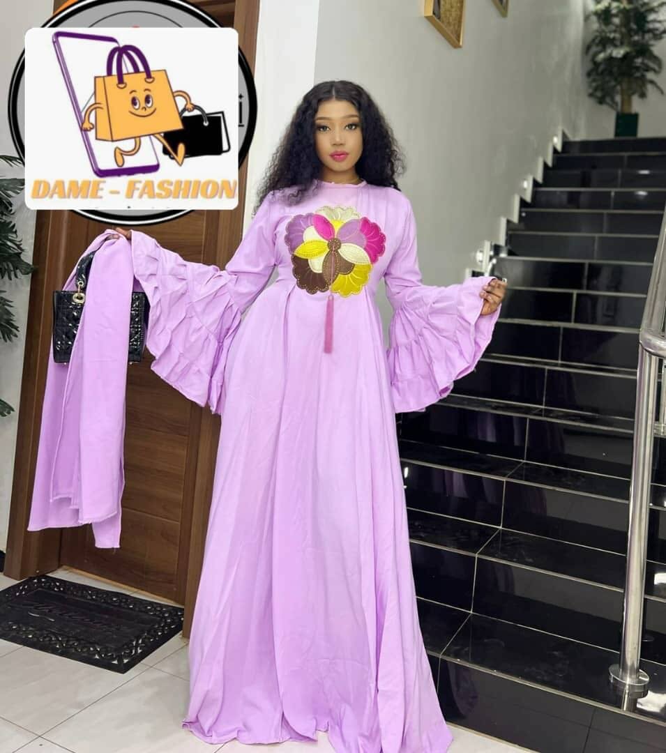 Robe Caftan Fleurie Élégante