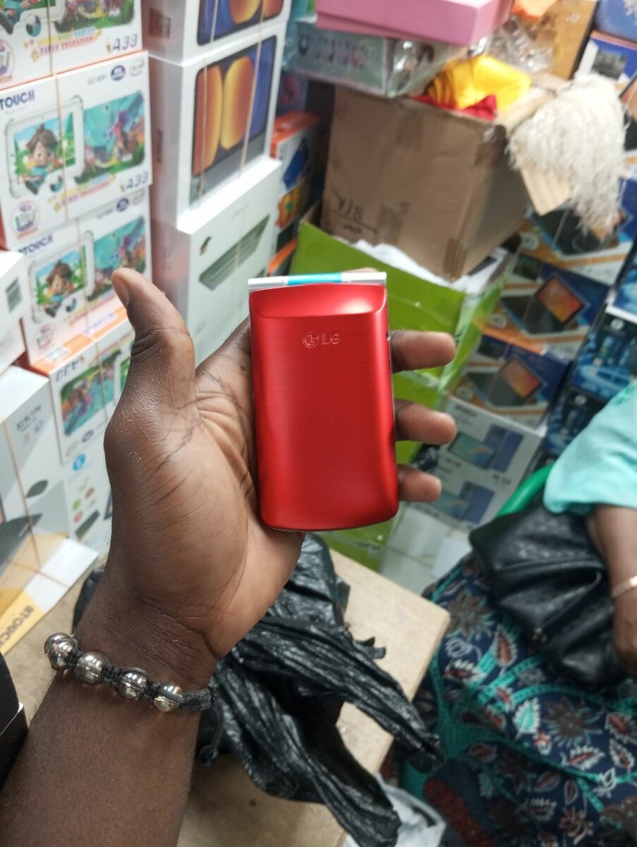 LG G360 Téléphone à Clapet