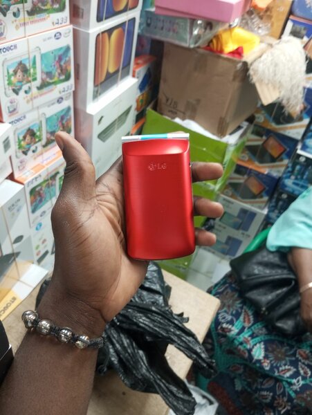 LG G360 Téléphone à Clapet