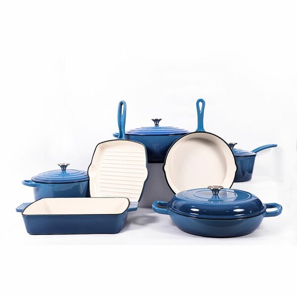 Cast iron cookware set