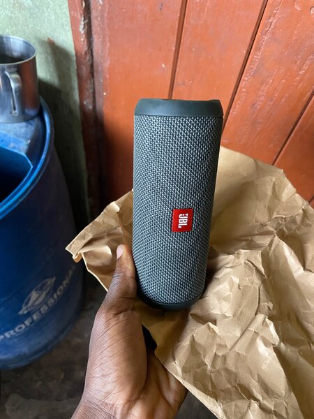 Jbl flip essential