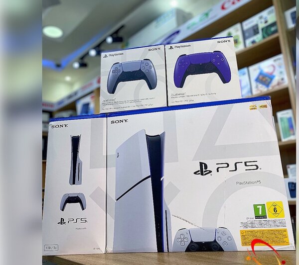 PS5 Slim 6 00gig Two Controllers With CD games of  Uncharted