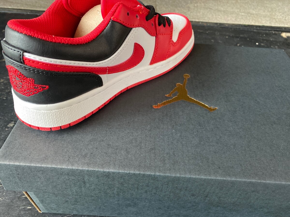 Air Jordan 1 Low(Red and White )