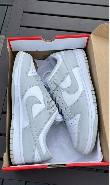 NIKE SB WHITE AND ASH