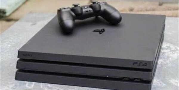 Console PS4 avec manette