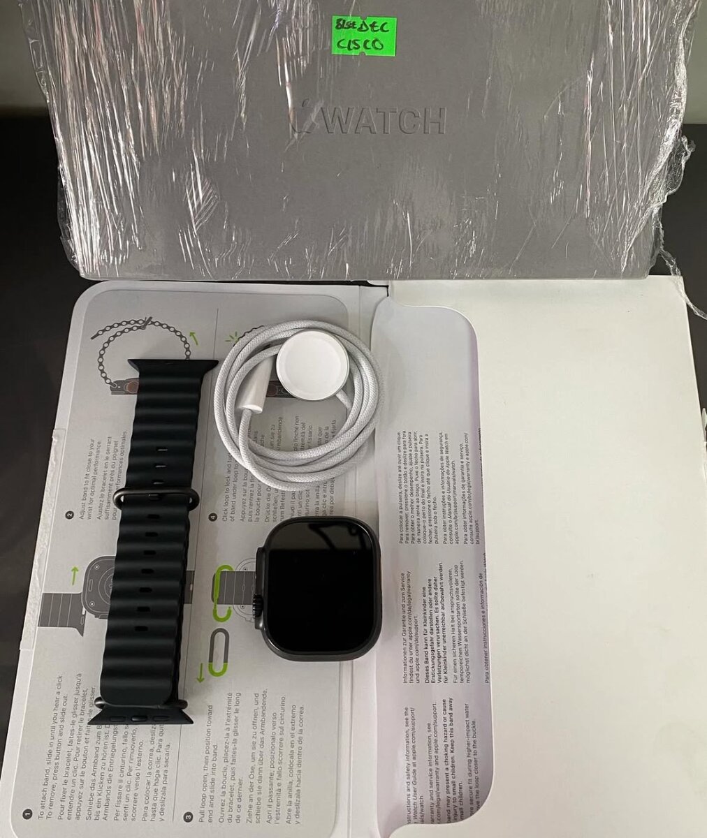 BLACK TITANIUM APPLE WATCH