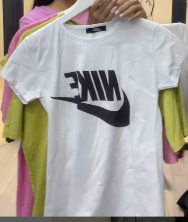 Женская футболка белого цвета