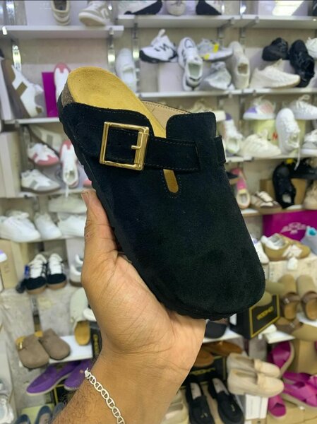 Mules en daim avec boucle