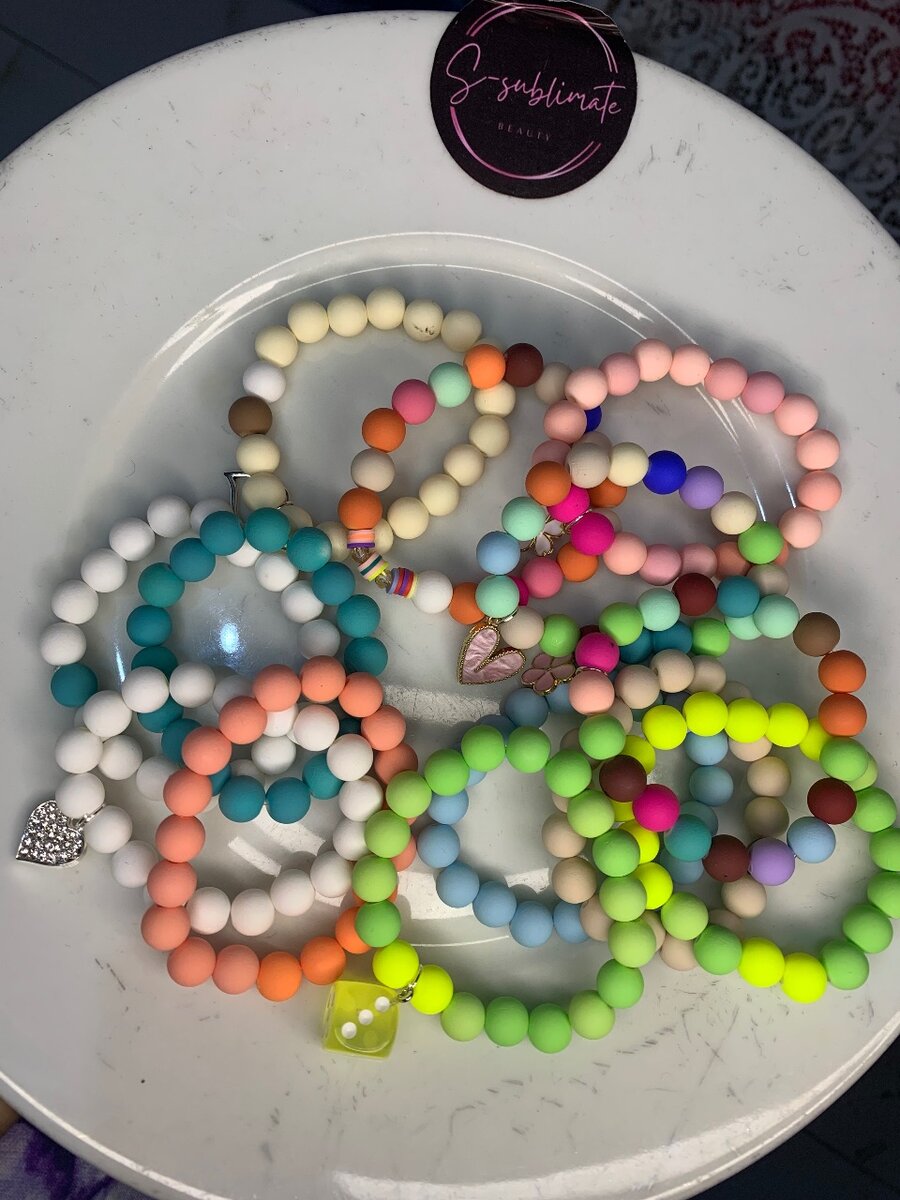 Bracelets en perles colorées