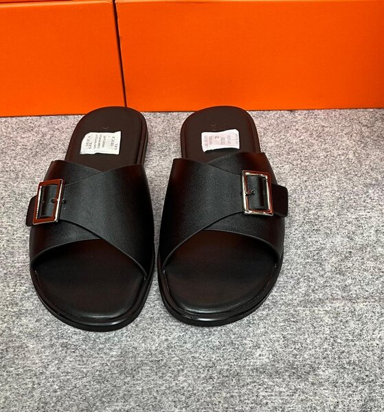 Sandales en cuir noir