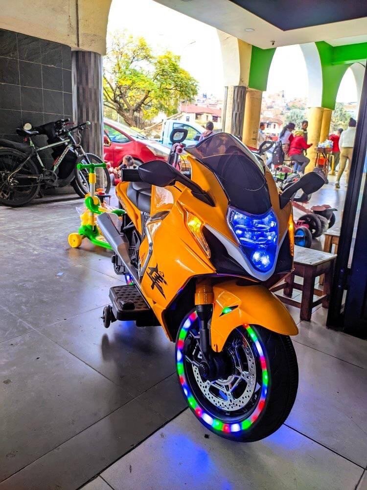 Moto électrique pour enfants, parent cest bientôt les fête