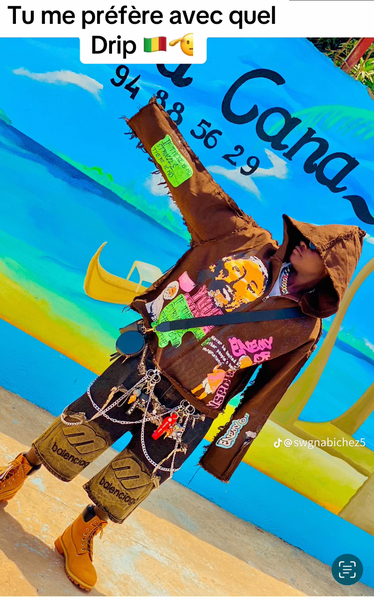 Pantalon gothique motifs crâne