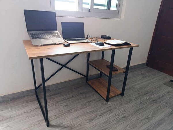 Bureau d'ordinateur moderne