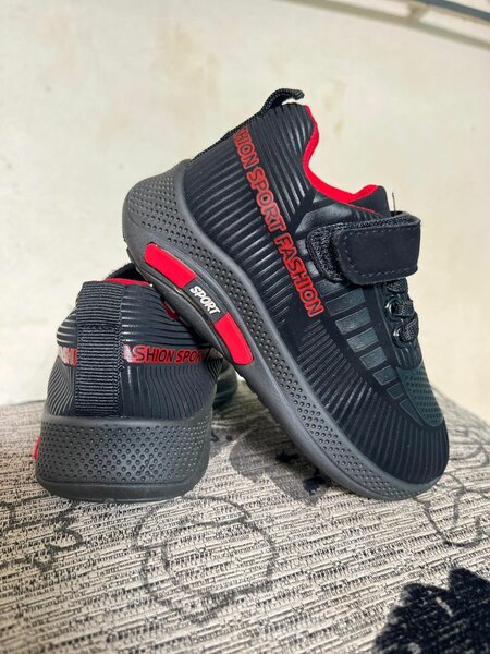 Baskets sport enfant modernes