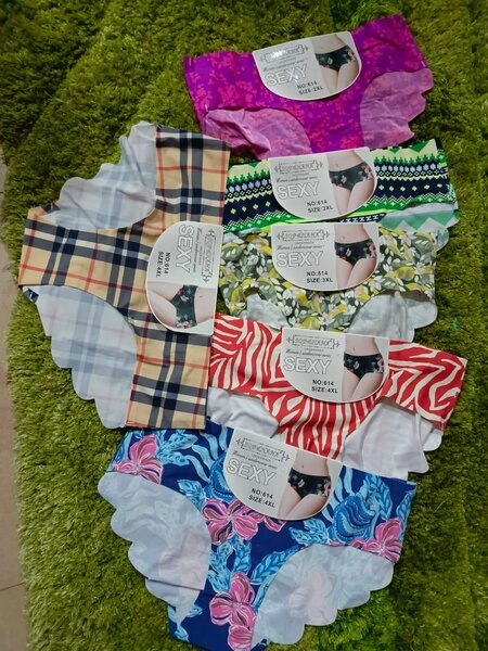 Ladies seamless panties