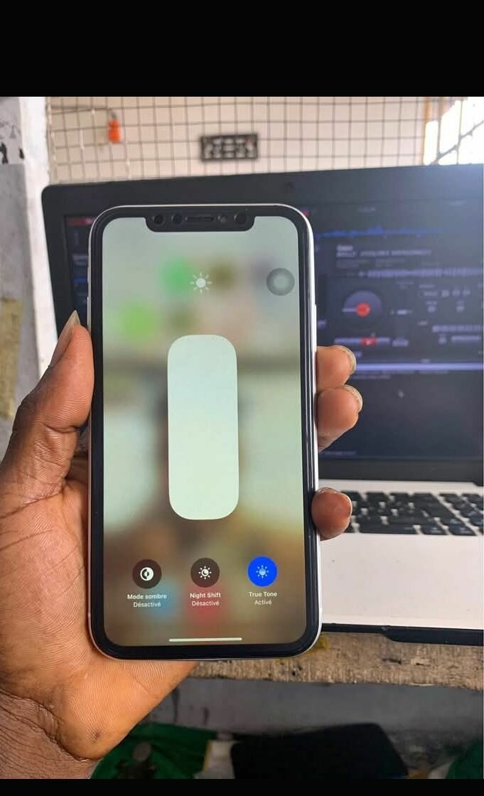 iPhone avec Face ID Blanc