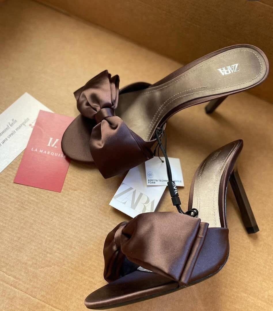 Mules ouvertes à talons noeud