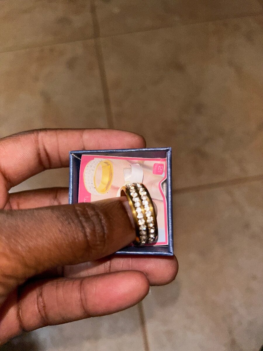 Bague en strass élégante