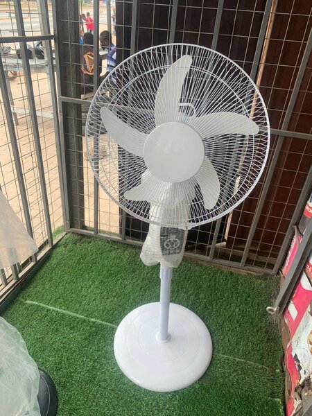 Rechargeable fan last up to 12 hours with USB and remote