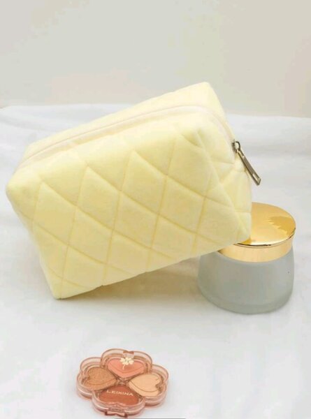 Trousse maquillage jaune matelassée