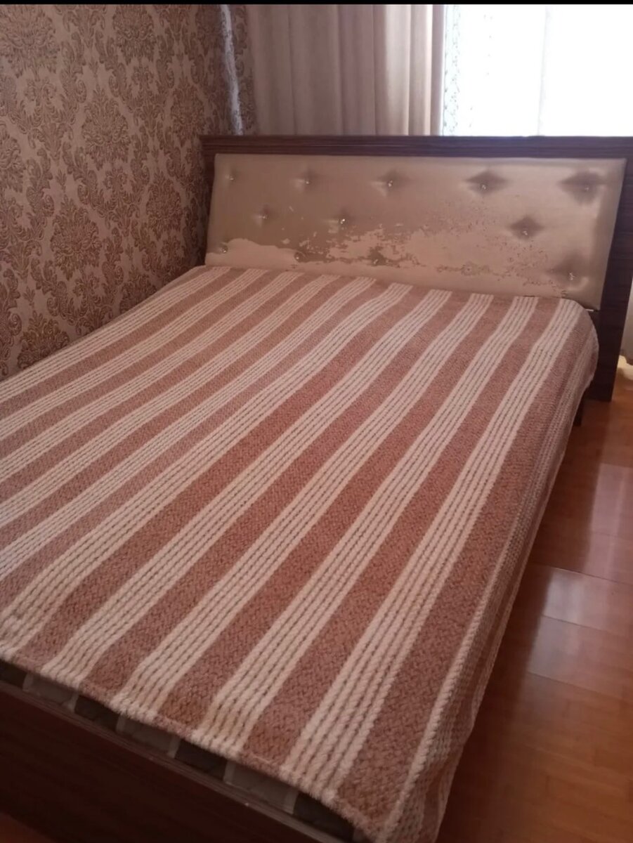 Двуспальная кровать