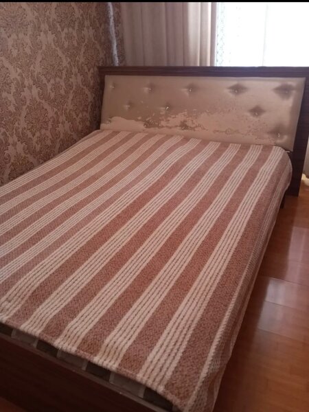 Двуспальная кровать