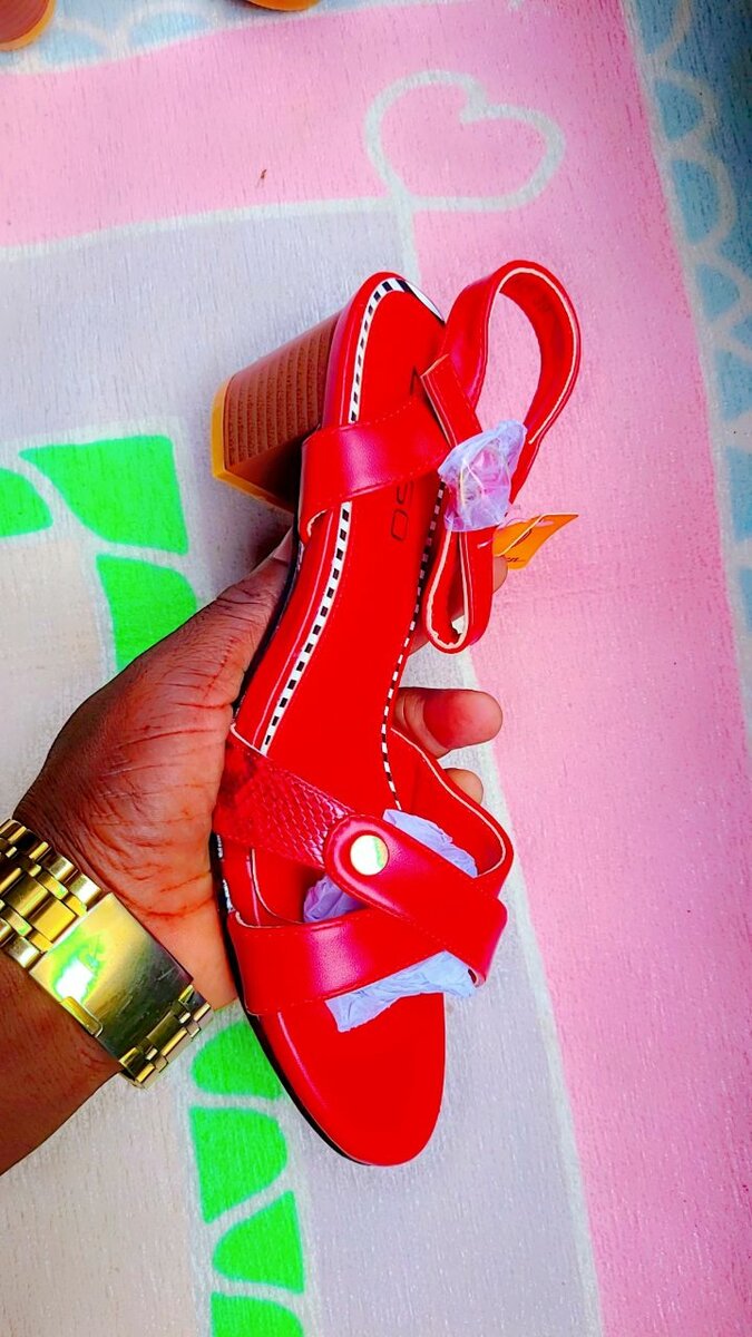 Sandales rouges élégantes femme