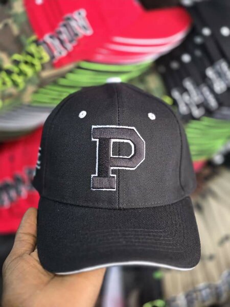 Casquette sportive avec initiales